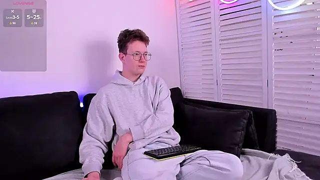 Snapshot of Teddy_Parker chatting on November 21, 7:40 am Teddy Parker online show from November 21, 7:40 am