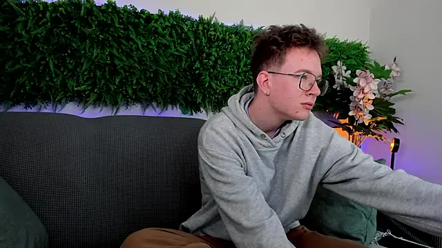 Snapshot of Teddy_Parker chatting on November 1, 8:30 am Teddy Parker online show from November 1, 8:30 am