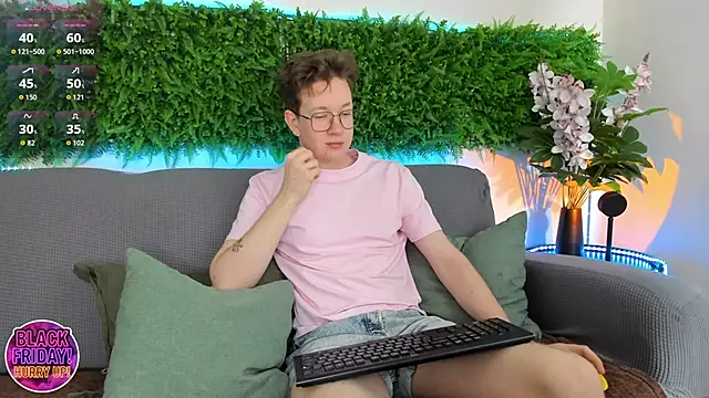 Snapshot of Teddy_Parker chatting on November 30, 8:15 am Teddy Parker online show from November 30, 8:15 am