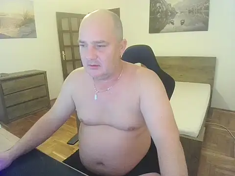 Snapshot of HunMike chatting on December 17, 11:10 pm HunMike online show from December 17, 11:10 pm