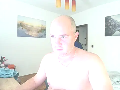 Snapshot of HunMike chatting on November 25, 9:37 pm HunMike online show from November 25, 9:37 pm