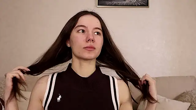 Snapshot of Petalwren chatting on February 8, 11:52 am Petalwren online show from February 8, 11:52 am