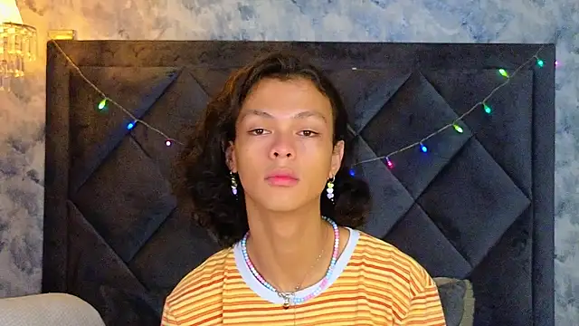 Snapshot of Indi_rave chatting on November 26, 1:00 pm Indi rave online show from November 26, 1:00 pm