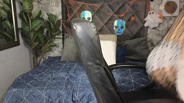 Snapshot of Indi_rave chatting on November 1, 2:55 pm Indi rave online show from November 1, 2:55 pm