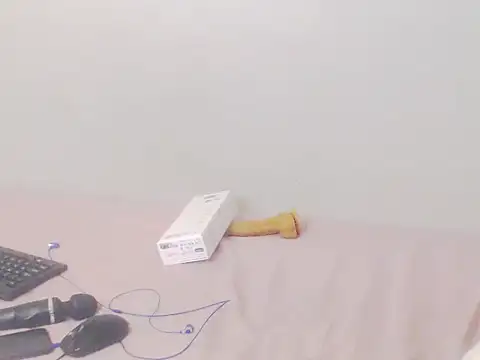 Snapshot of EbonyTinyX chatting on November 6, 2:26 am EbonyTinyX online show from November 6, 2:26 am