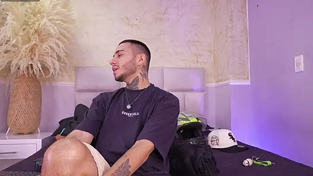 Snapshot of AsiaMillerr_ chatting on December 15, 4:29 am AsiaMillerr online show from December 15, 4:29 am