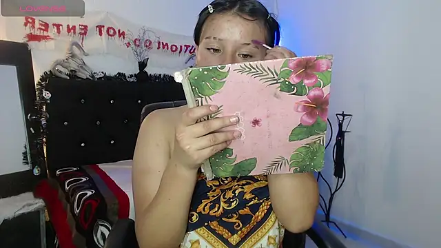 Snapshot of Thalia_honey chatting on October 27, 3:51 am Thalia honey online show from October 27, 3:51 am