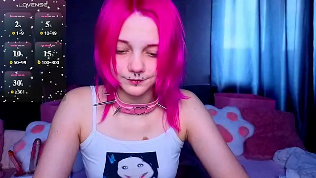 Snapshot of KittieHeart chatting on July 5, 4:19 am KittieHeart online show from July 5, 4:19 am