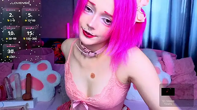 Snapshot of KittieHeart chatting on July 17, 6:32 am KittieHeart online show from July 17, 6:32 am