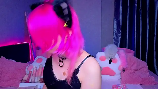 Snapshot of KittieHeart chatting on July 1, 12:22 am KittieHeart online show from July 1, 12:22 am