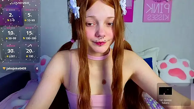 Snapshot of KittieHeart chatting on July 10, 3:39 am KittieHeart online show from July 10, 3:39 am