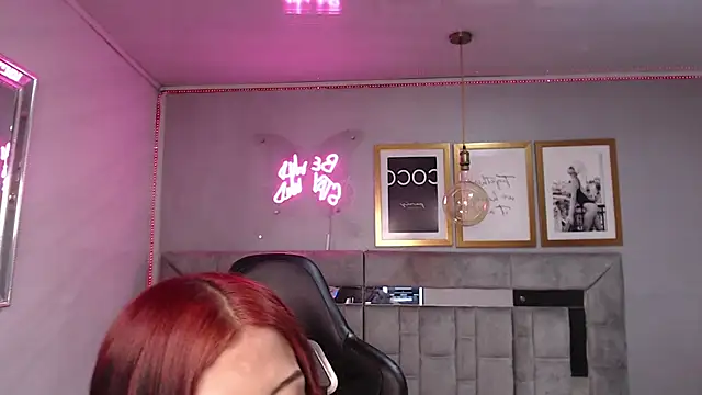 Snapshot of Cute_Martina_v chatting on December 15, 8:03 pm Cute Martina v online show from December 15, 8:03 pm