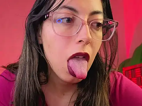 zylla storn online show from December 19, 8:27 am