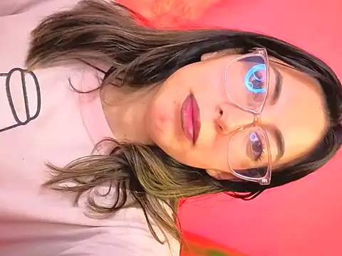 zylla storn online show from December 17, 8:19 am