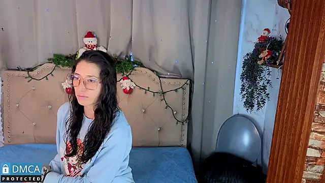 eva delight  online show from November 25, 11:10 am