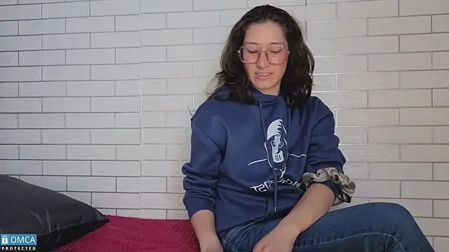 eva delight  online show from April 8, 12:06 pm