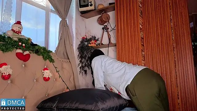 eva delight  online show from January 7, 11:15 am