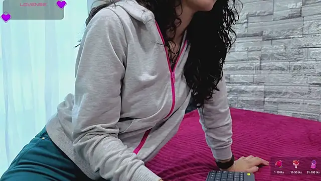 eva delight  online show from May 26, 12:03 pm