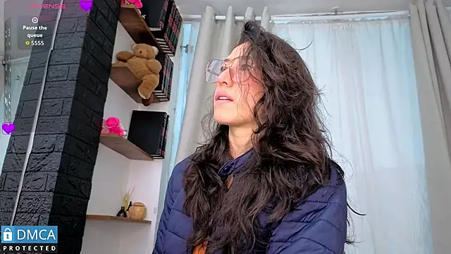 eva delight  online show from March 11, 11:15 am