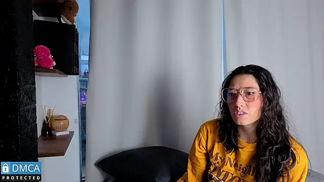 eva delight  online show from March 13, 11:15 am