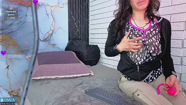 eva delight  online show from March 27, 12:06 pm