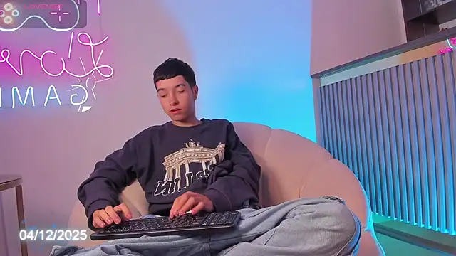 Dallen Grant online show from December 4, 12:37 pm