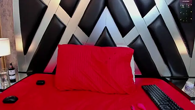 CloePerson online show from February 5, 4:14 pm