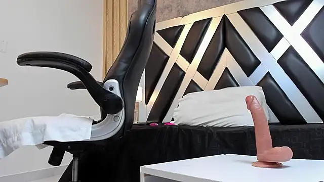 CloePerson online show from January 18, 2:31 pm