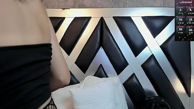 CloePerson online show from February 28, 3:55 pm