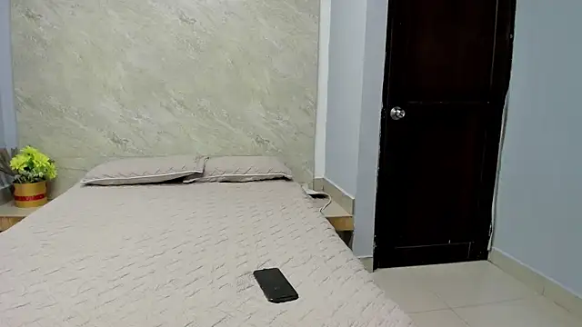 Snapshot of Sarahh-19 chatting on December 2, 11:45 am Sarahh-19 online show from December 2, 11:45 am