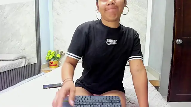 Snapshot of Sarahh-19 chatting on November 6, 11:58 am Sarahh-19 online show from November 6, 11:58 am