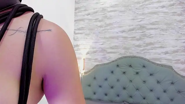 PariisTaylor online show from November 10, 7:41 pm