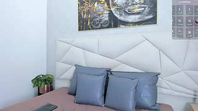 PariisTaylor online show from November 13, 7:18 pm