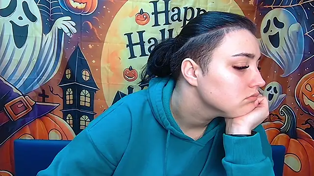 Snapshot of ScarletCargo chatting on November 3, 6:18 am ScarletCargo online show from November 3, 6:18 am