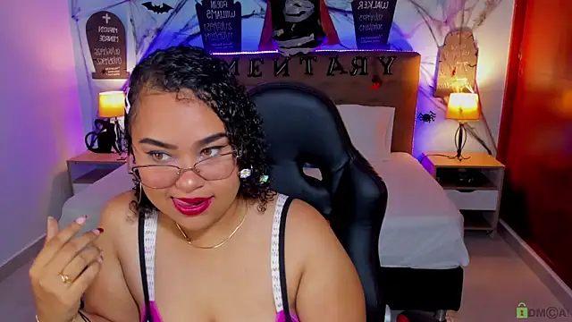 Snapshot of Prettyy_zoe chatting on October 25, 12:04 pm Prettyy zoe online show from October 25, 12:04 pm