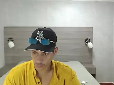 wiltom  online show from November 29, 4:12 am