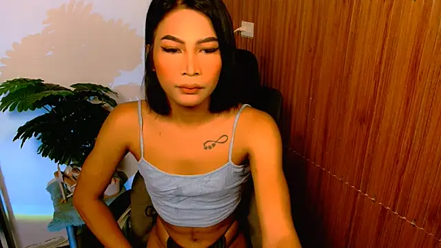 Snapshot of YourPrettyBella_TS chatting on July 9, 4:39 pm YourPrettyBella TS online show from July 9, 4:39 pm