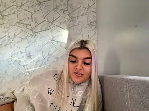 rosie-hipstergal online show from November 7, 2:54 pm