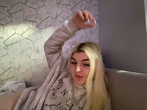 rosie-hipstergal online show from November 4, 1:26 pm