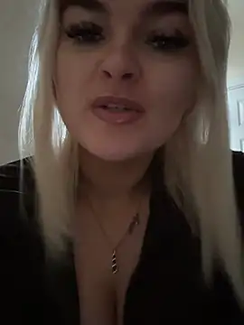 rosie-hipstergal online show from February 21, 3:36 pm