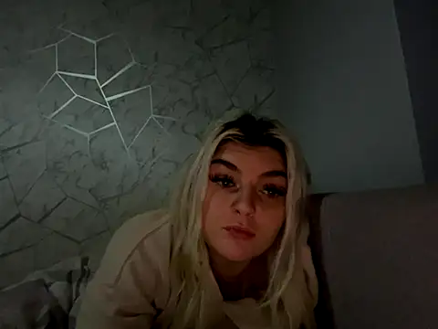 rosie-hipstergal online show from December 5, 4:55 am