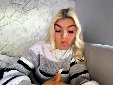 rosie-hipstergal online show from November 5, 3:48 pm