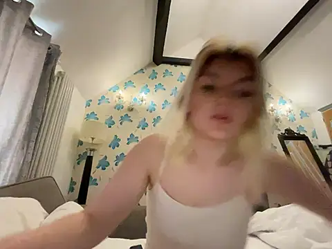 rosie-hipstergal online show from March 23, 2:28 pm