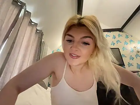 rosie-hipstergal online show from March 20, 12:39 pm