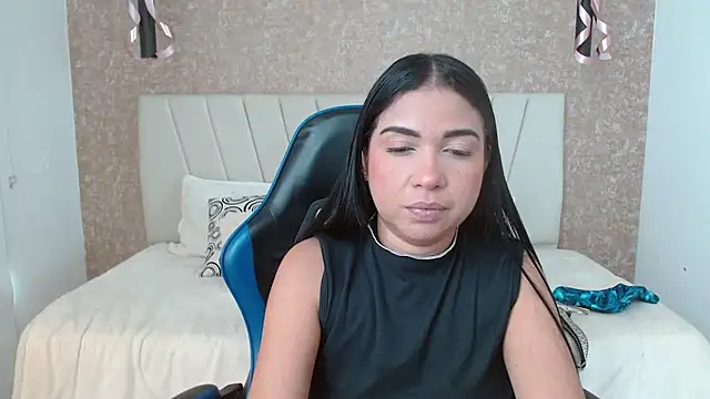 Snapshot of AliceSmity_ chatting on December 14, 6:02 pm AliceSmity online show from December 14, 6:02 pm