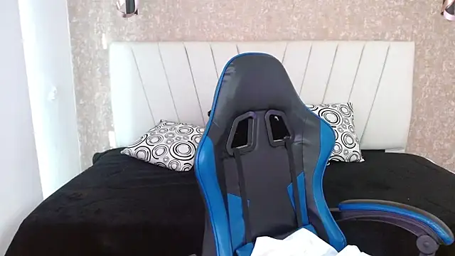 AliceSmity  online show from February 5, 11:50 am