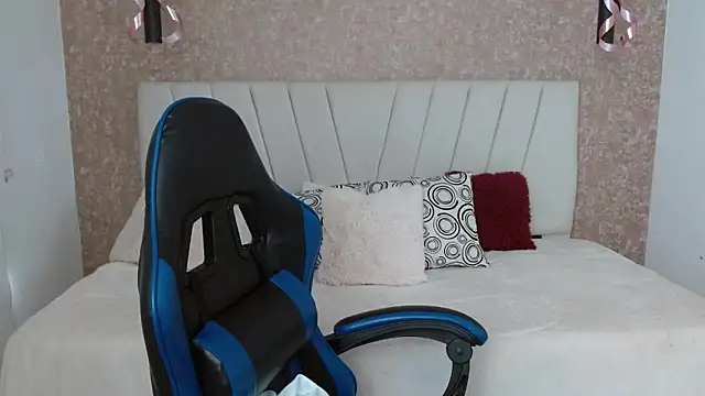 Snapshot of AliceSmity_ chatting on December 16, 5:50 pm AliceSmity online show from December 16, 5:50 pm