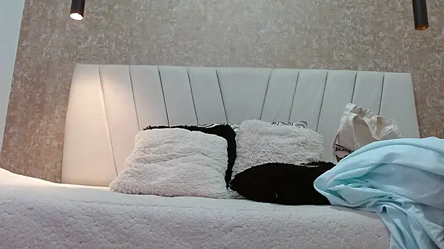 AliceSmity  online show from March 7, 11:59 am