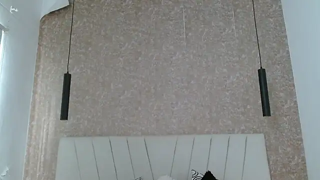 AliceSmity  online show from March 24, 1:00 pm