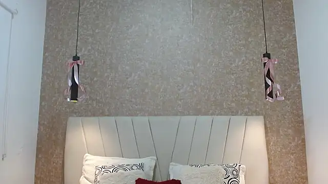 Snapshot of AliceSmity_ chatting on December 13, 8:04 pm AliceSmity online show from December 13, 8:04 pm